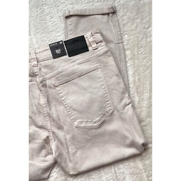 NWT Zeegeewhy ZGY Whatever Crop Slim Tapered Relaxed Distressed Skinny Jeans - Picture 16 of 16